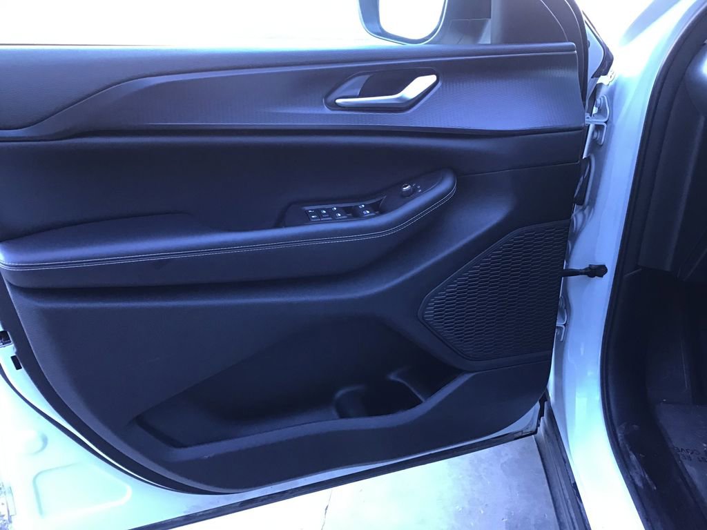 Used 2023 Jeep Grand Cherokee L Laredo image 17