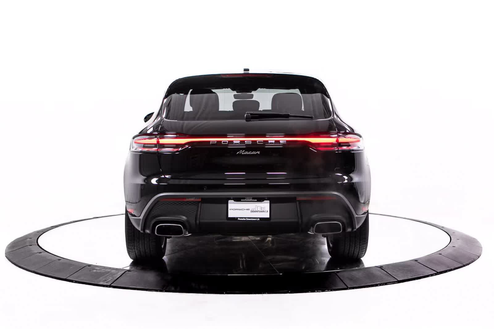 Certified 2026 Porsche Macan AWD/4WD image 6