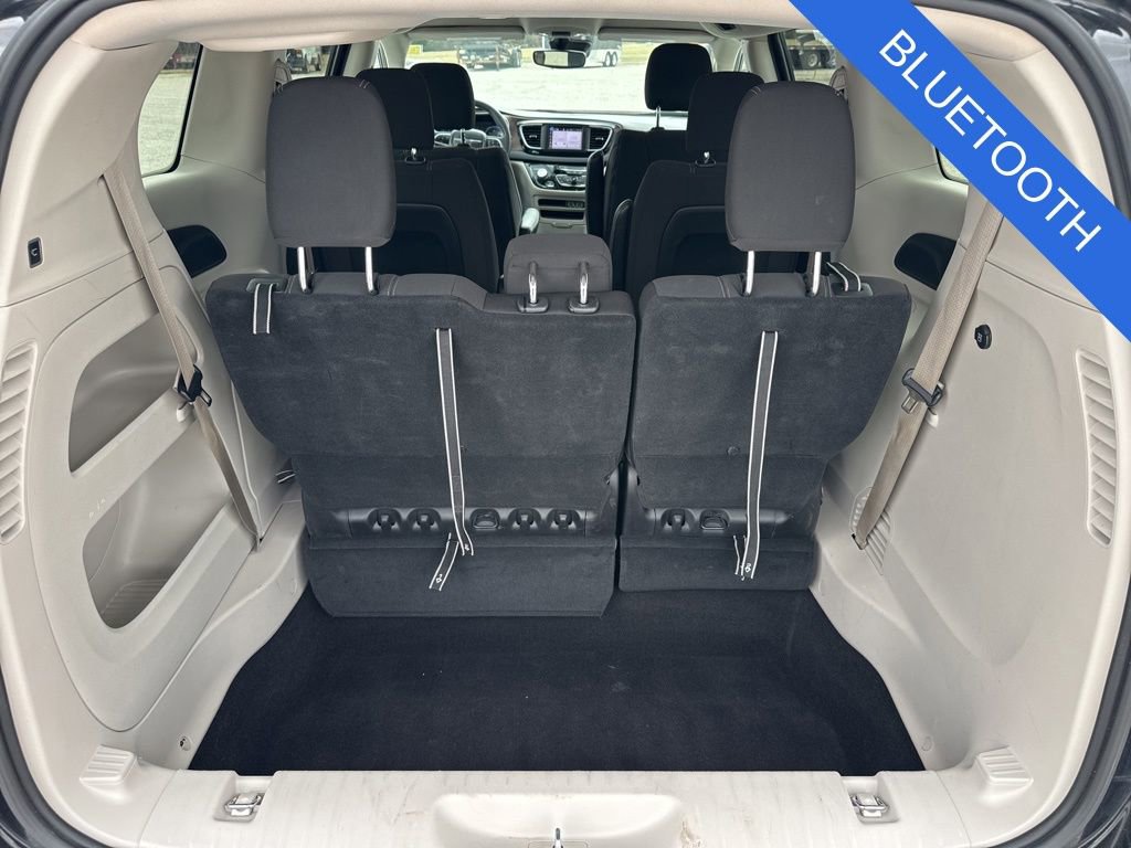 Used 2023 Chrysler Voyager LX image 13