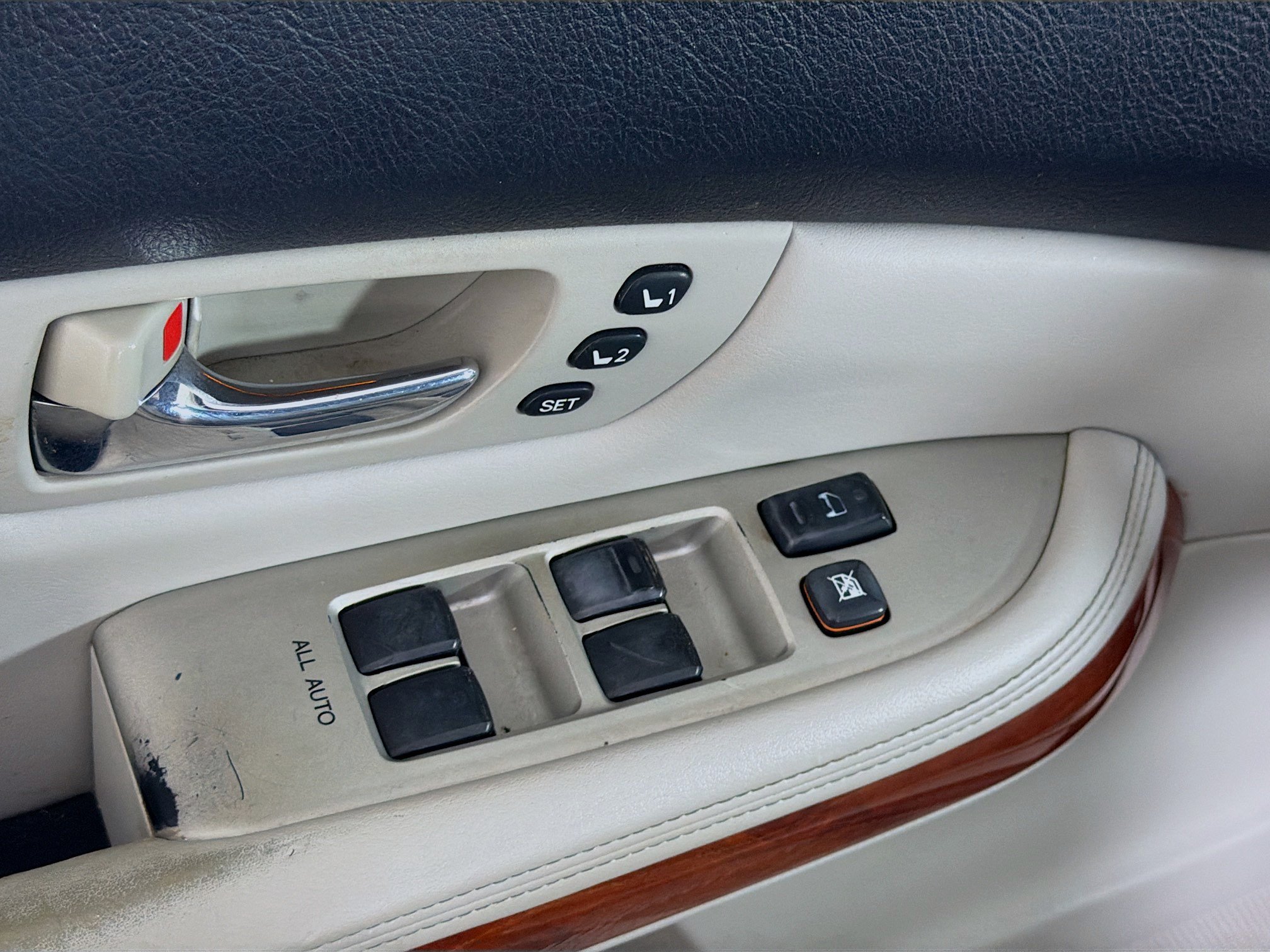 Used 2004 Lexus RX 330 FWD image 15