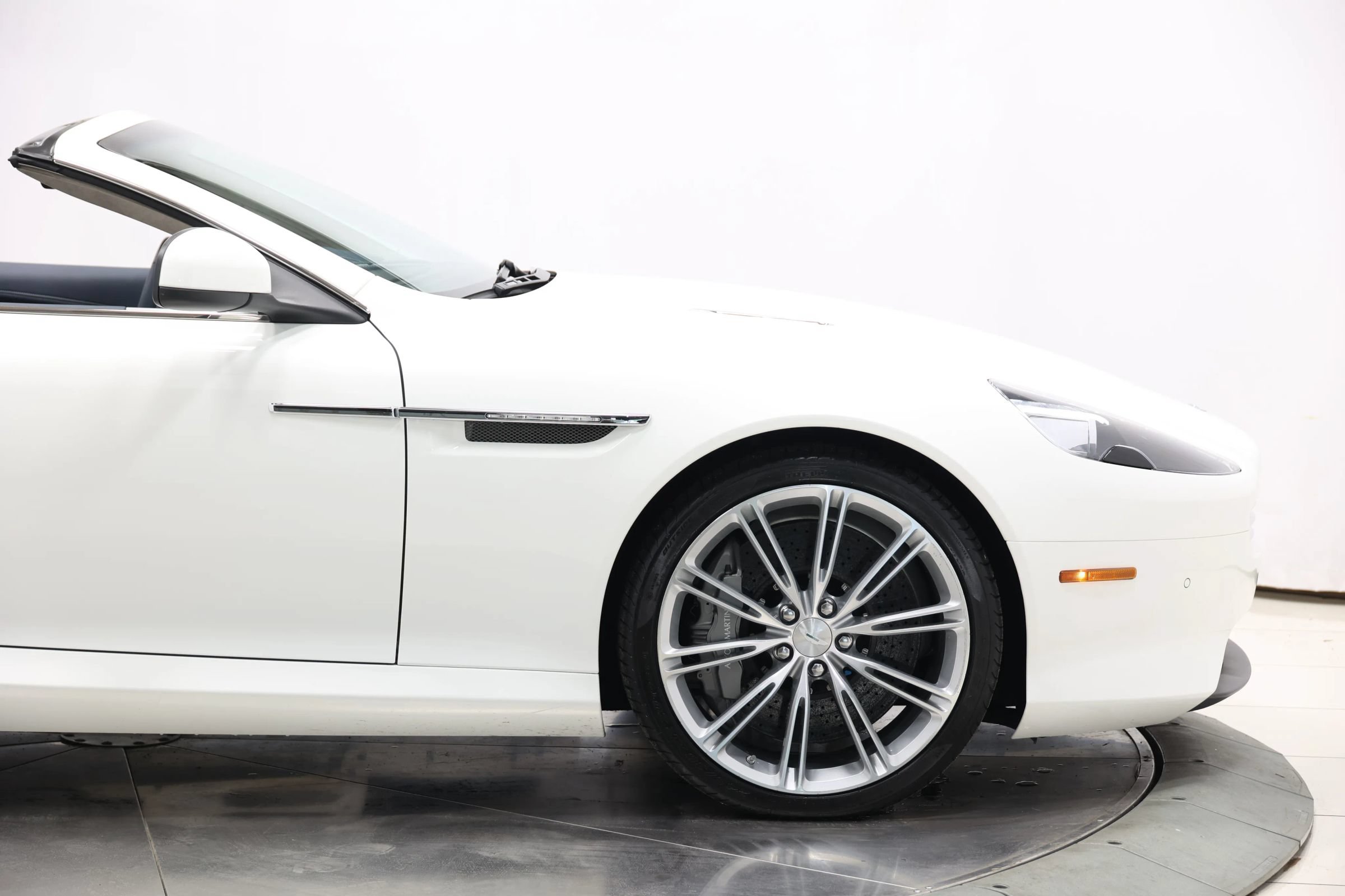 Used 2012 Aston Martin Virage Volante RWD image 62
