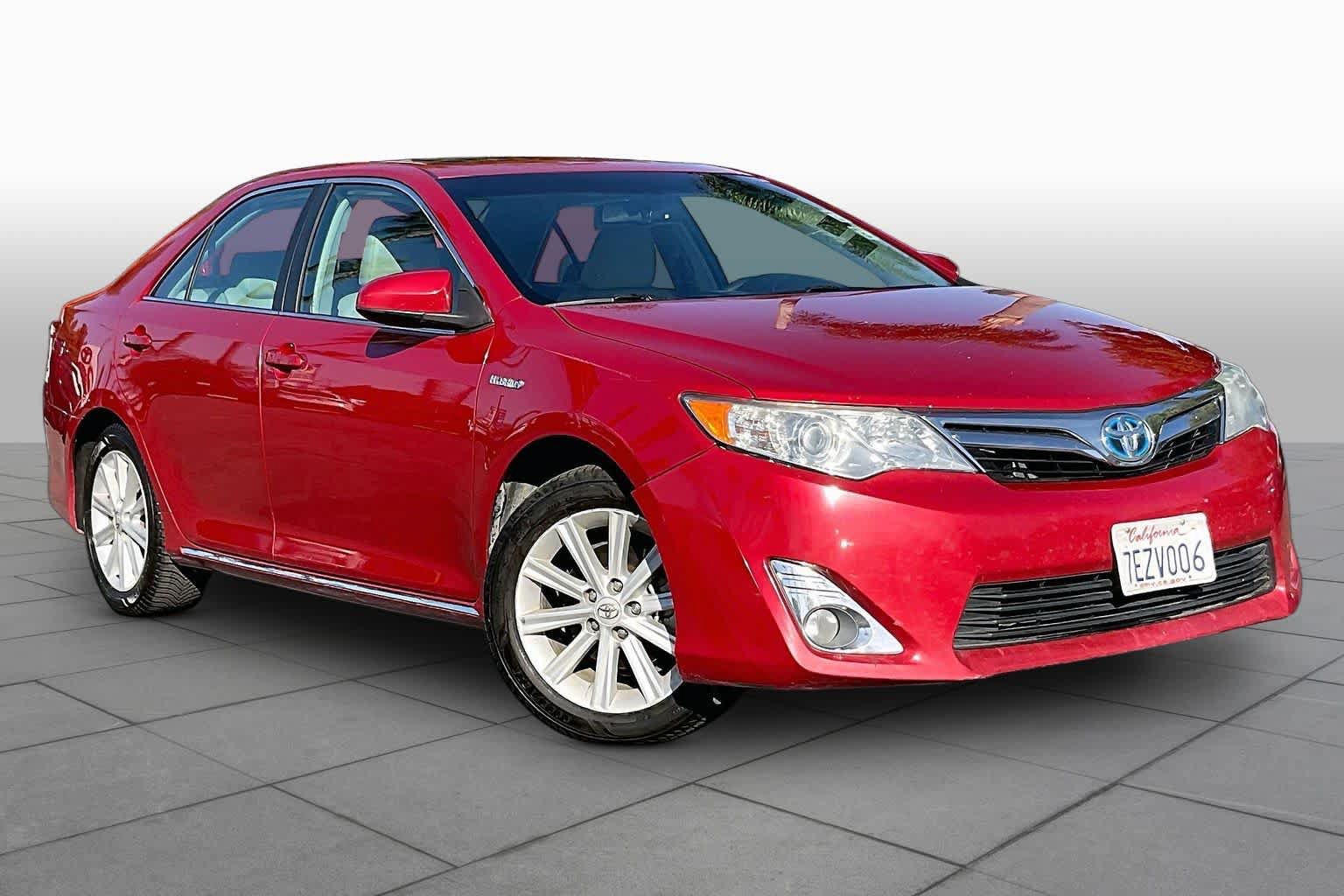 Used 2014 Toyota Camry XLE w/ Leather Package FWD image 2