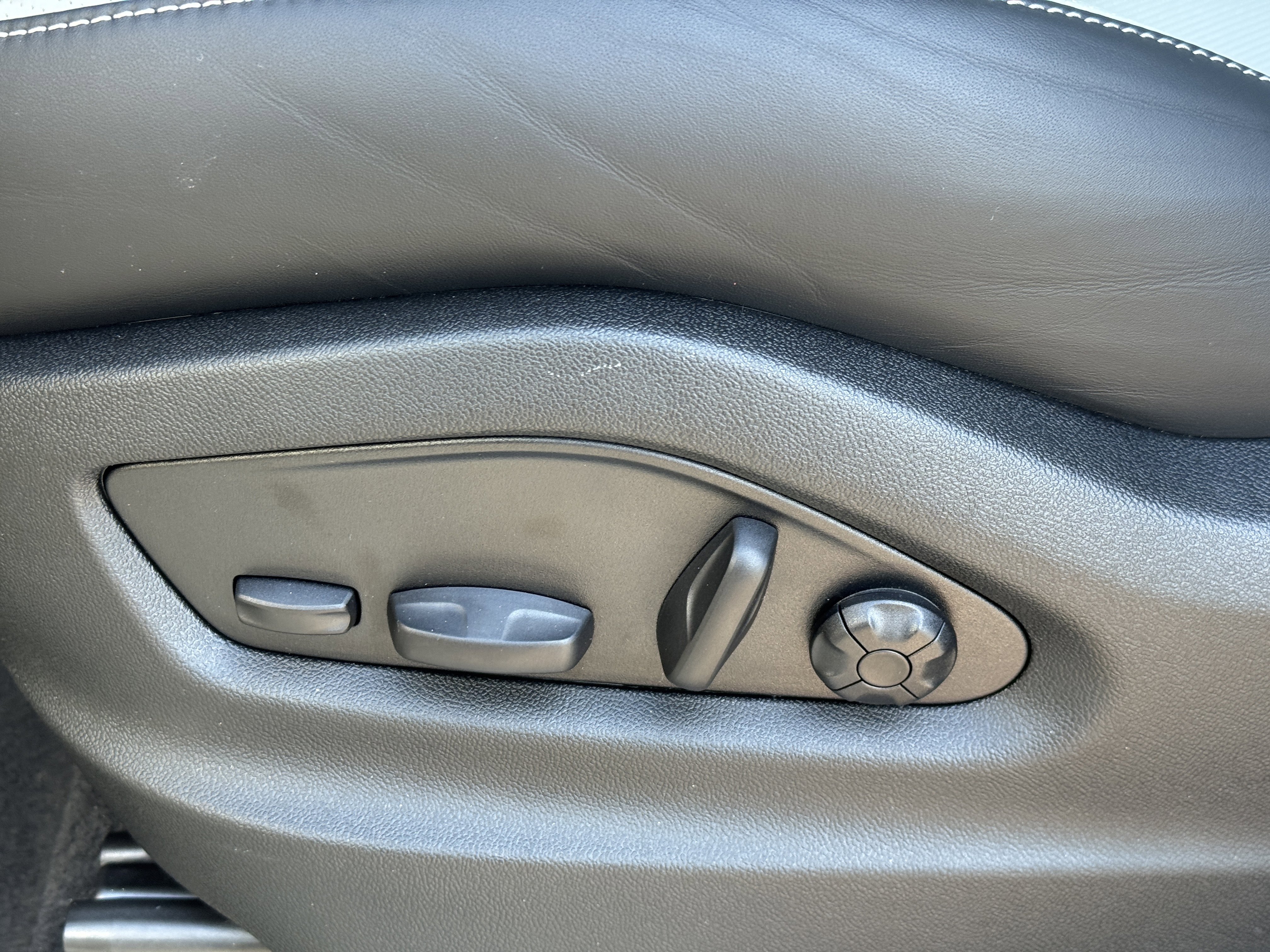 New 2026 Porsche Cayenne Coupe image 25