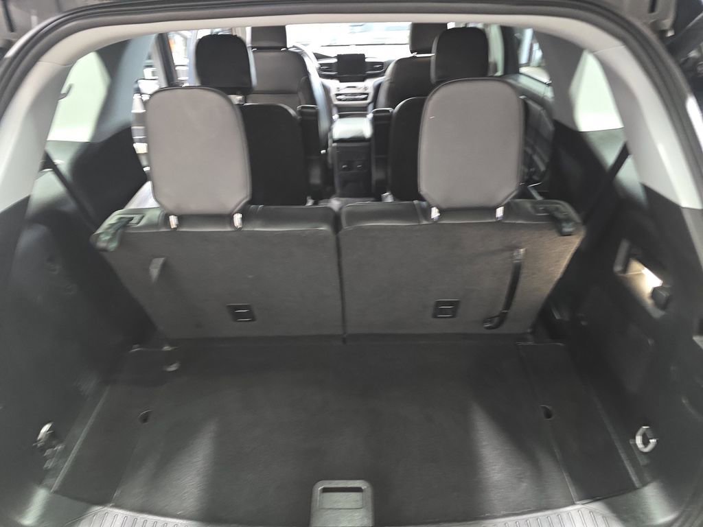 Used 2023 Ford Explorer XLT w/ Equipment Group 202A image 15