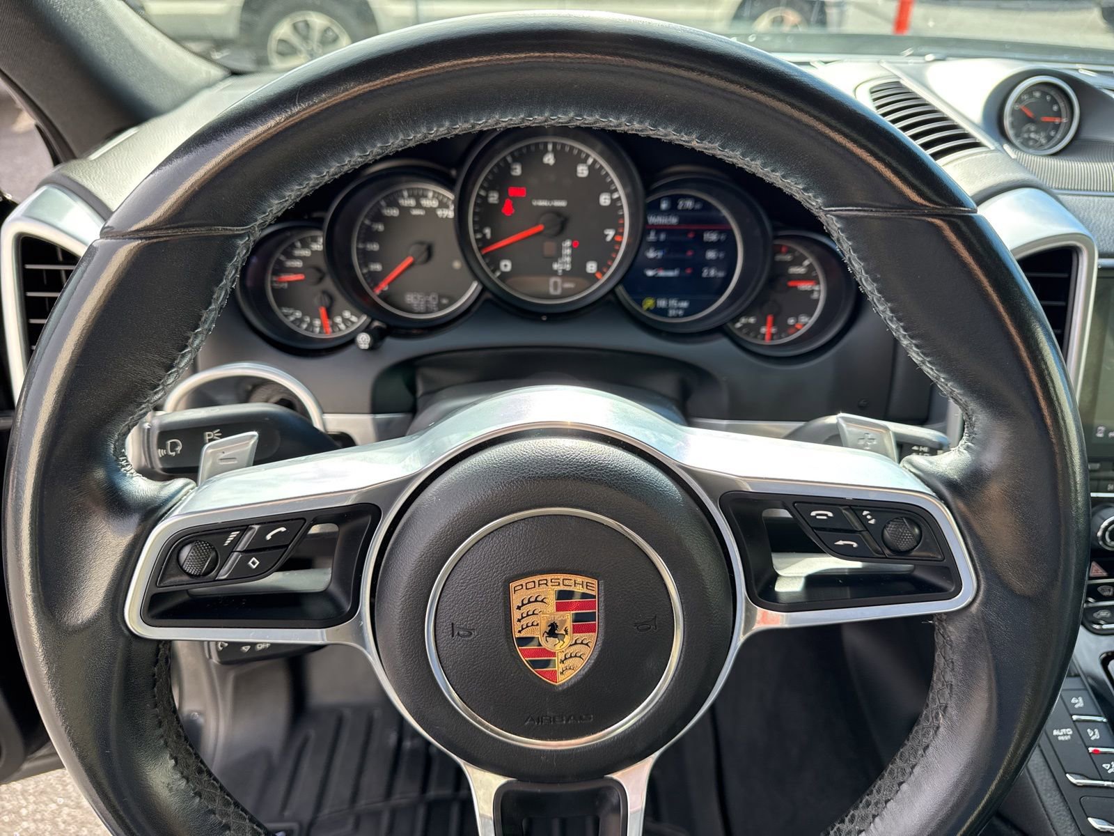 Used 2017 Porsche Cayenne image 31