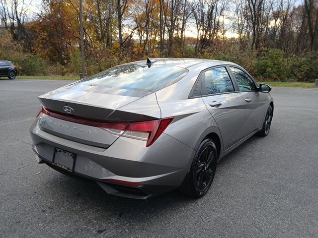 Used 2023 Hyundai Elantra SEL image 6