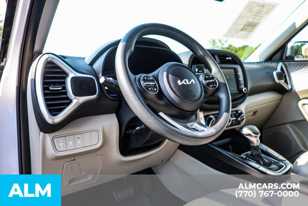Used 2025 Kia Soul LX w/ LX Technology Package FWD image 26