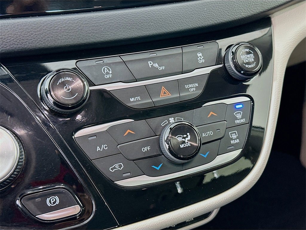 Used 2018 Chrysler Pacifica Touring Plus w/ Tire & Wheel Group image 15