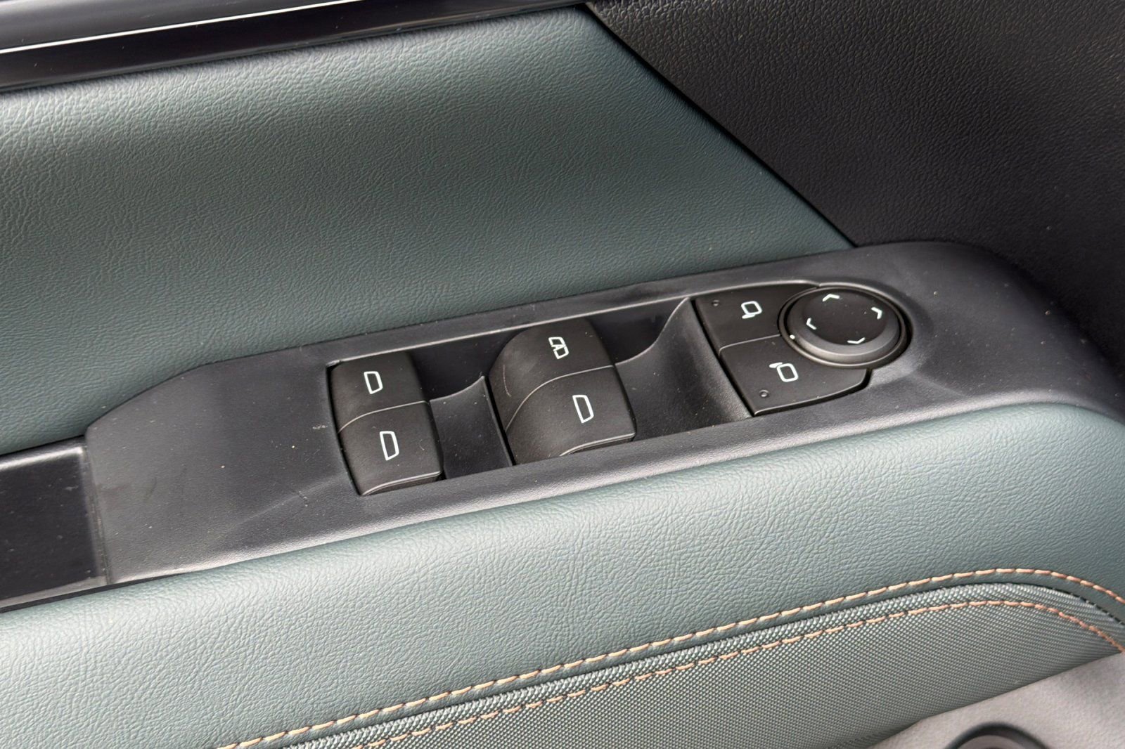 New 2026 GMC Terrain AT4 w/ Convenience Package III AWD/4WD image 11