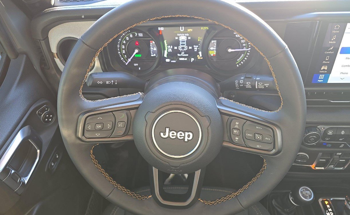 Used 2024 Jeep Wrangler Unlimited w/ Convenience Group AWD/4WD image 8