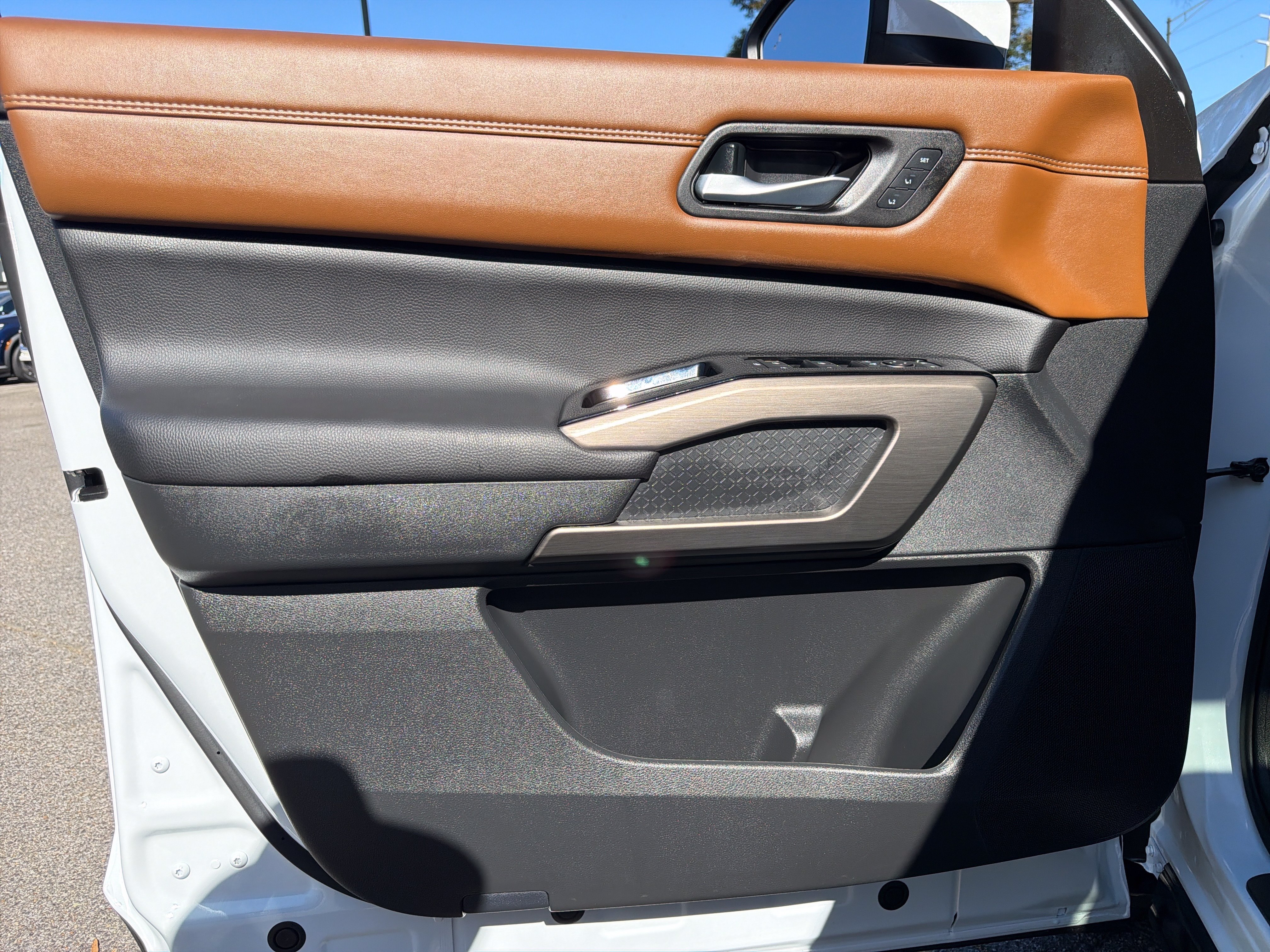 Used 2025 Nissan Pathfinder Platinum w/ Cargo Package FWD image 29