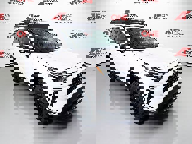 New 2025 Toyota RAV4 LE video 1