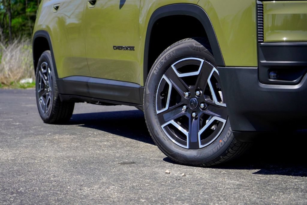 New 2026 Jeep Cherokee Laredo AWD/4WD image 3