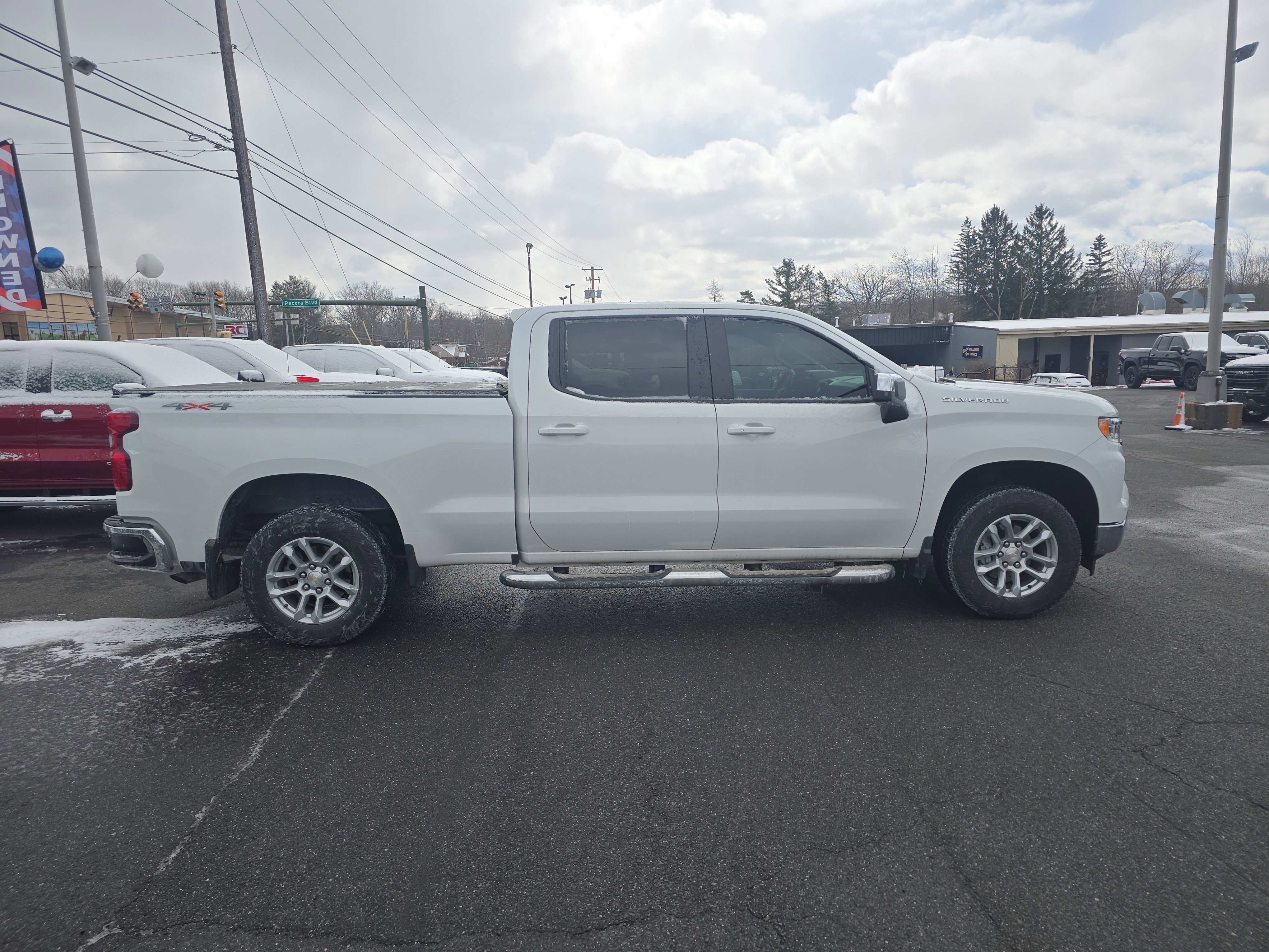 Used 2022 Chevrolet Silverado 1500 LT image 2