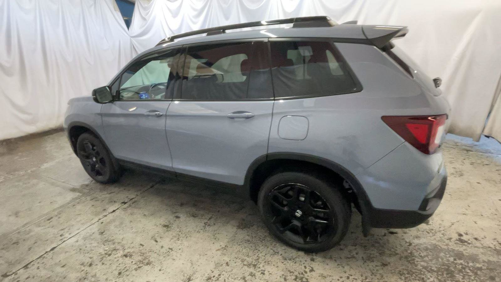 Certified 2024 Honda Passport Black Edition image 8