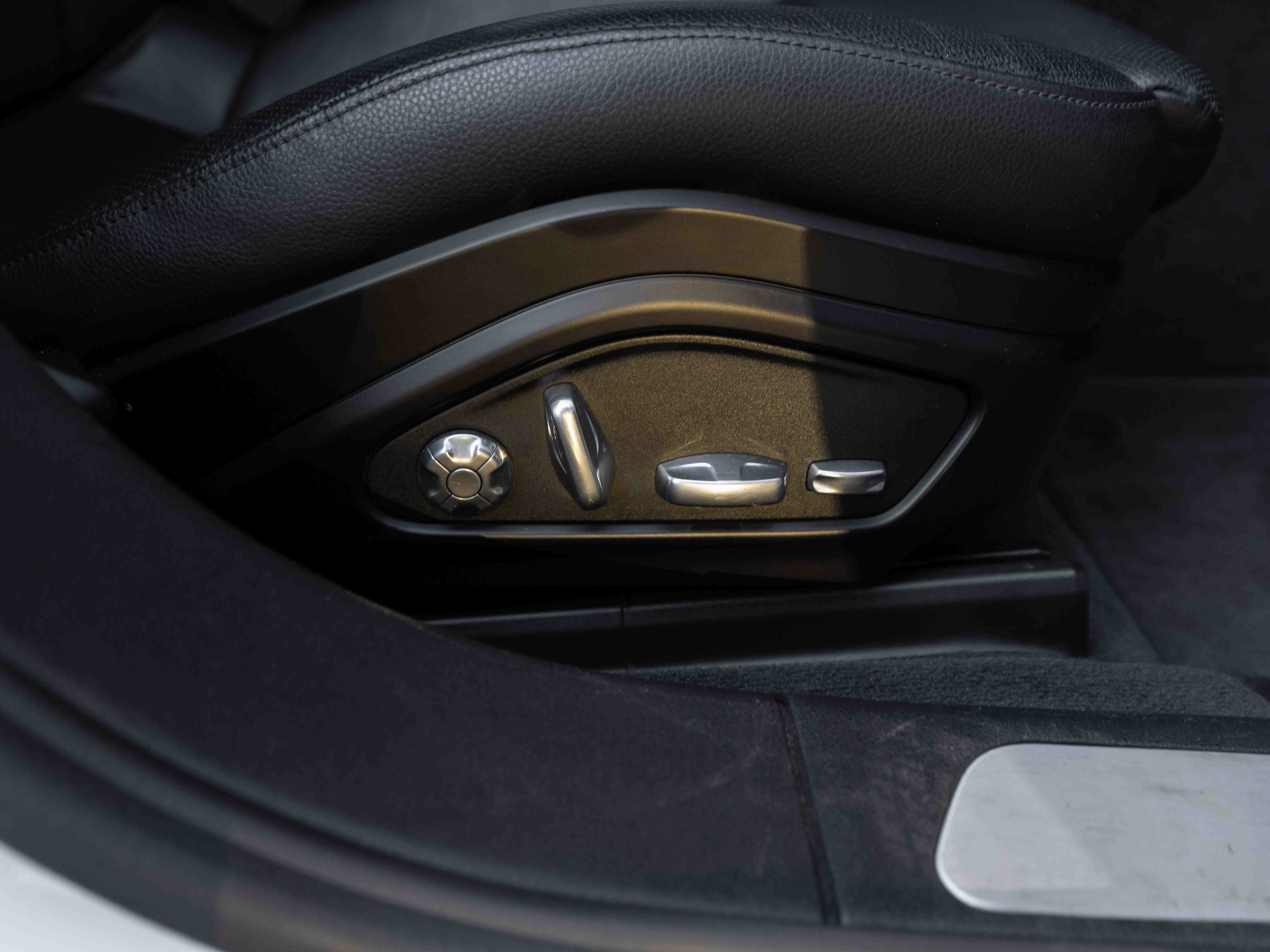 Used 2017 Porsche Panamera image 64