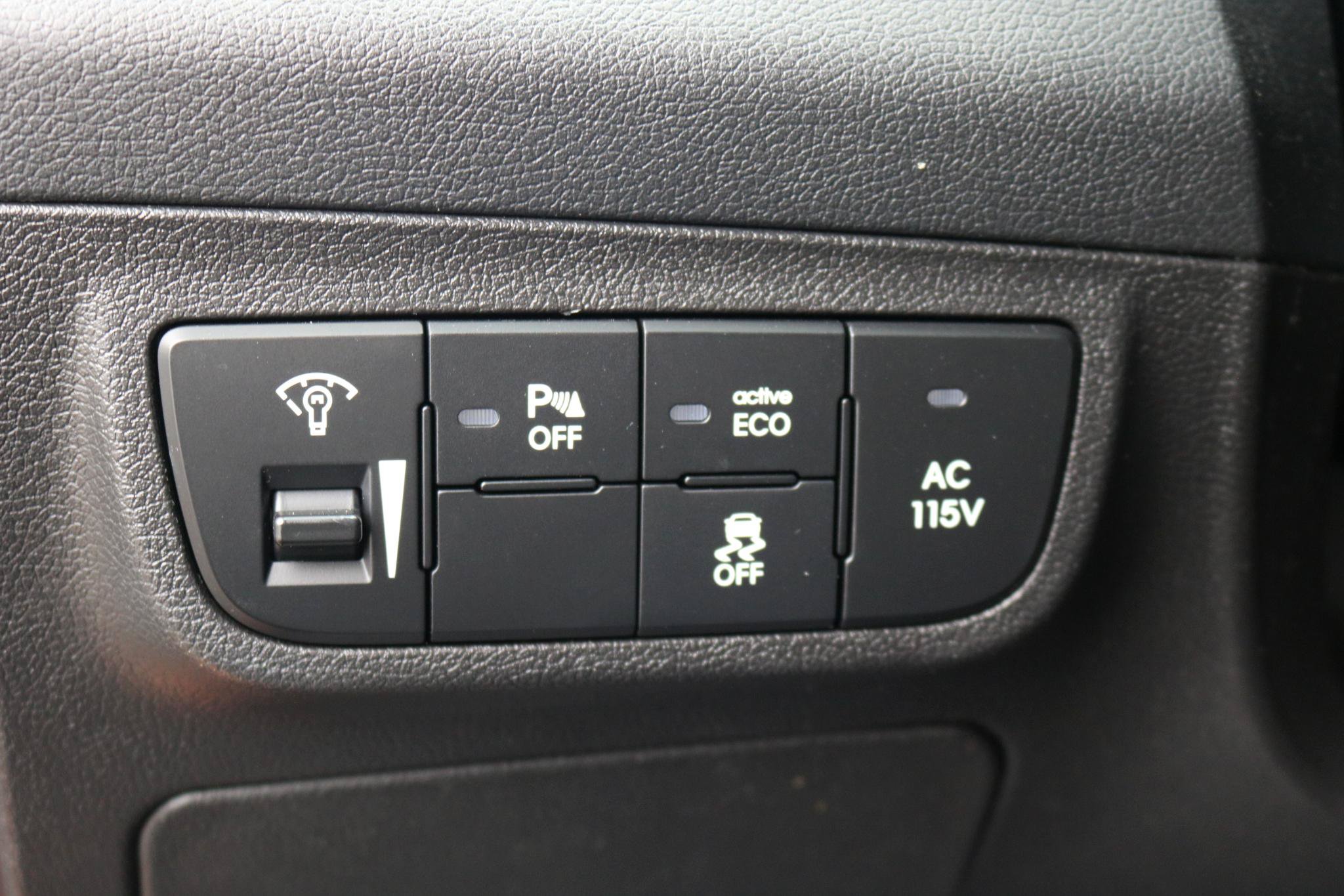 Used 2015 Hyundai Veloster w/ Option Group 03 FWD image 20