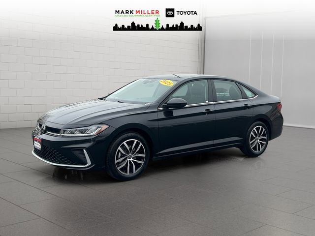 Used 2025 Volkswagen Jetta SE image 1
