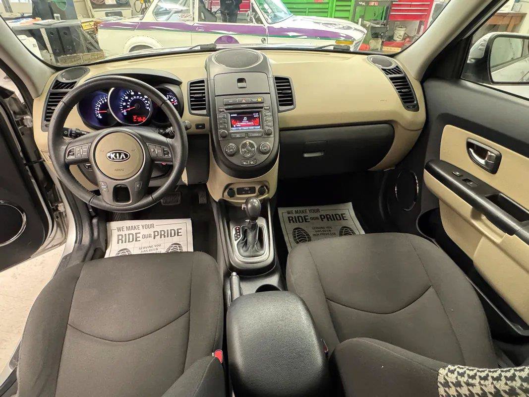 Used 2012 Kia Soul ! FWD image 4