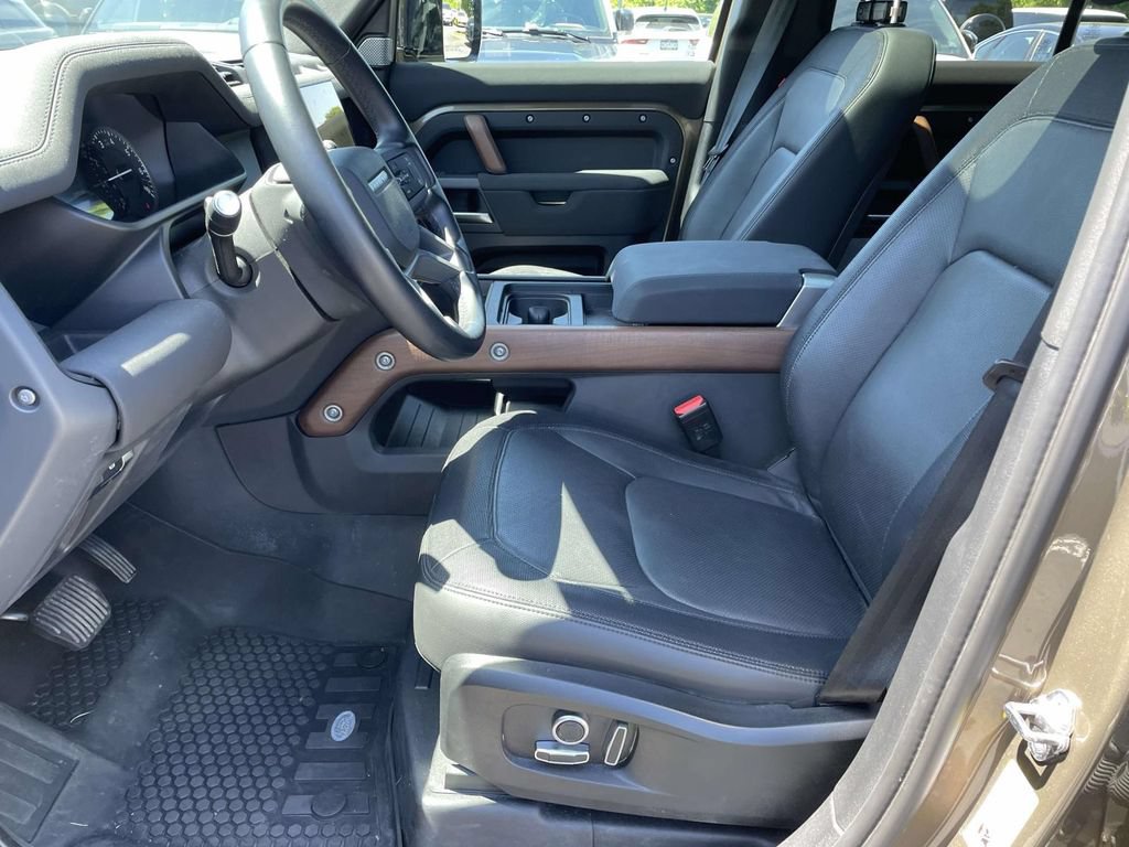 Certified 2023 Land Rover Defender 130 X-Dynamic SE AWD/4WD image 14