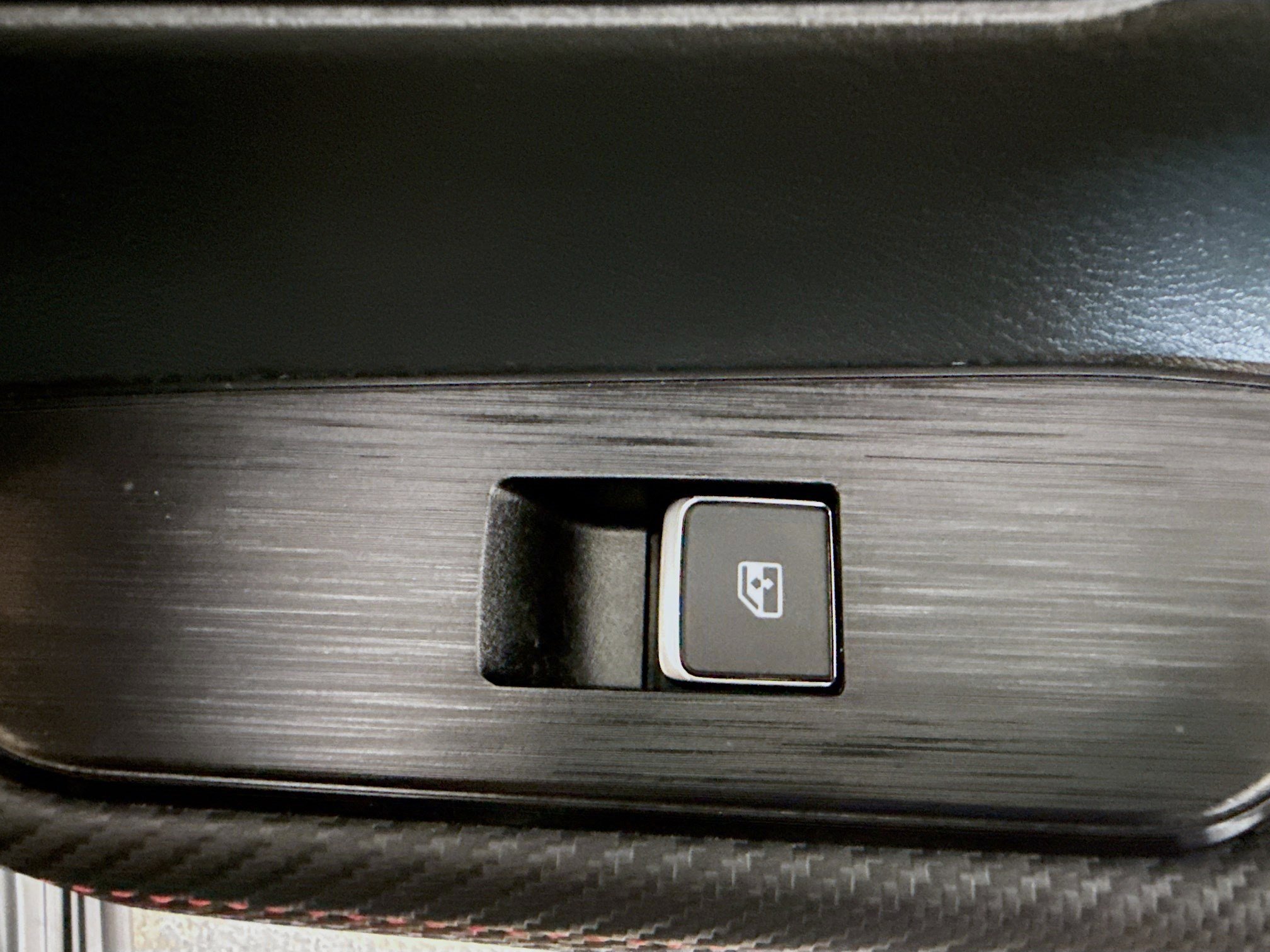 Used 2025 Nissan Kicks SR w/ Interior Electronics Package image 31