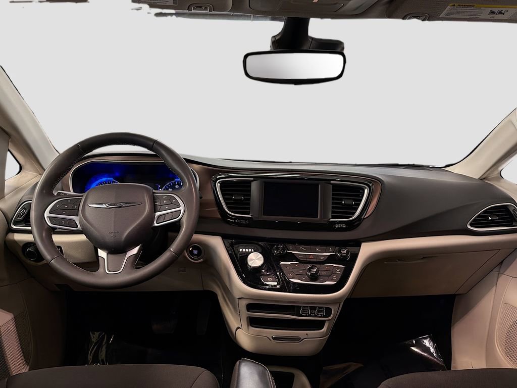 Used 2023 Chrysler Voyager LX image 20