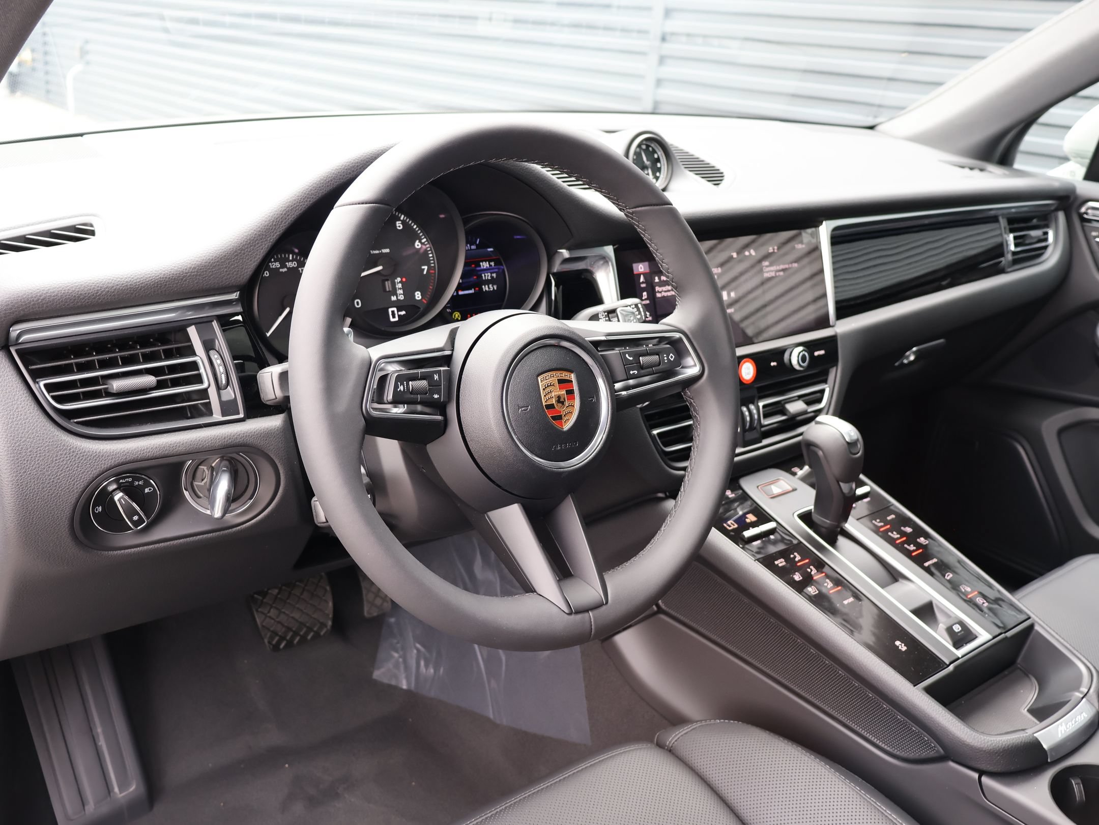 New 2026 Porsche Macan AWD/4WD image 4