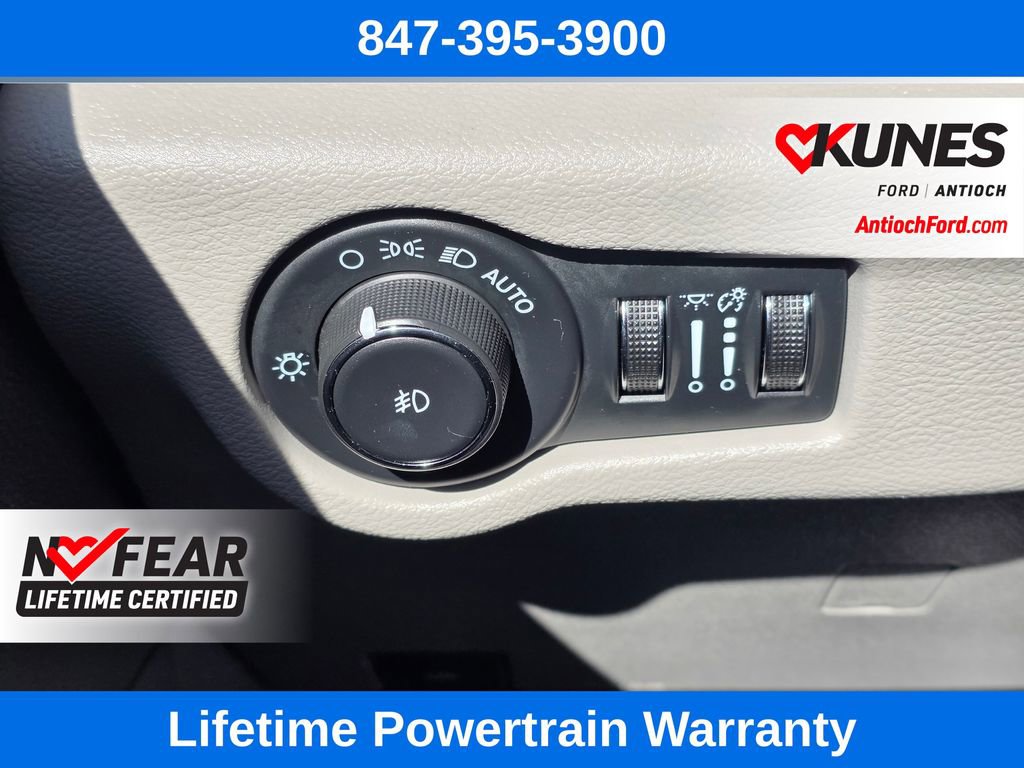 Used 2024 Chrysler Pacifica Touring-L FWD image 45