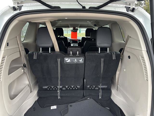 Used 2020 Chrysler Pacifica Touring-L Plus w/ Advanced Safetytec Group FWD image 17
