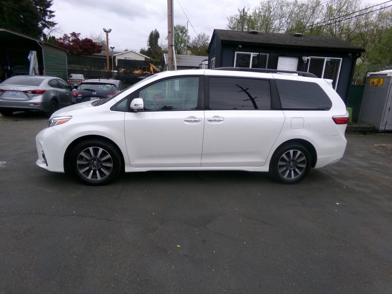 Used 2018 Toyota Sienna Limited Premium w/ Carpet Mat Package AWD/4WD image 3