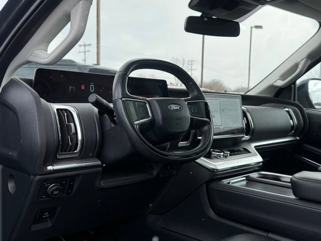 Certified 2025 Ford Expedition Max Platinum image 17