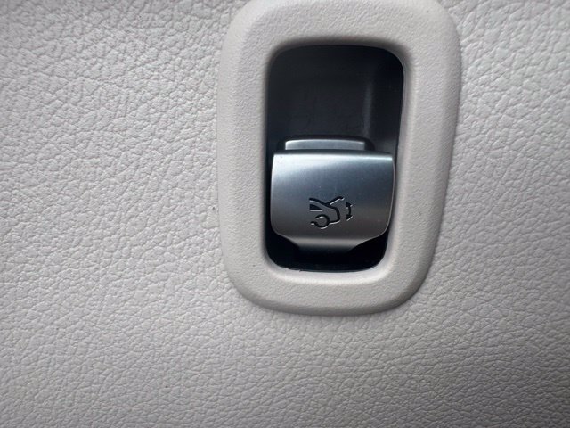 Used 2023 Mercedes-Benz C 300 4MATIC Sedan image 11