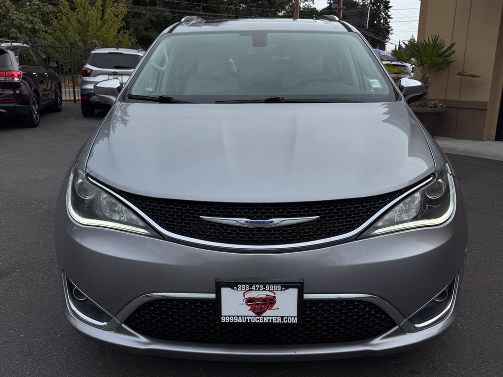 Used 2020 Chrysler Pacifica Limited FWD image 2