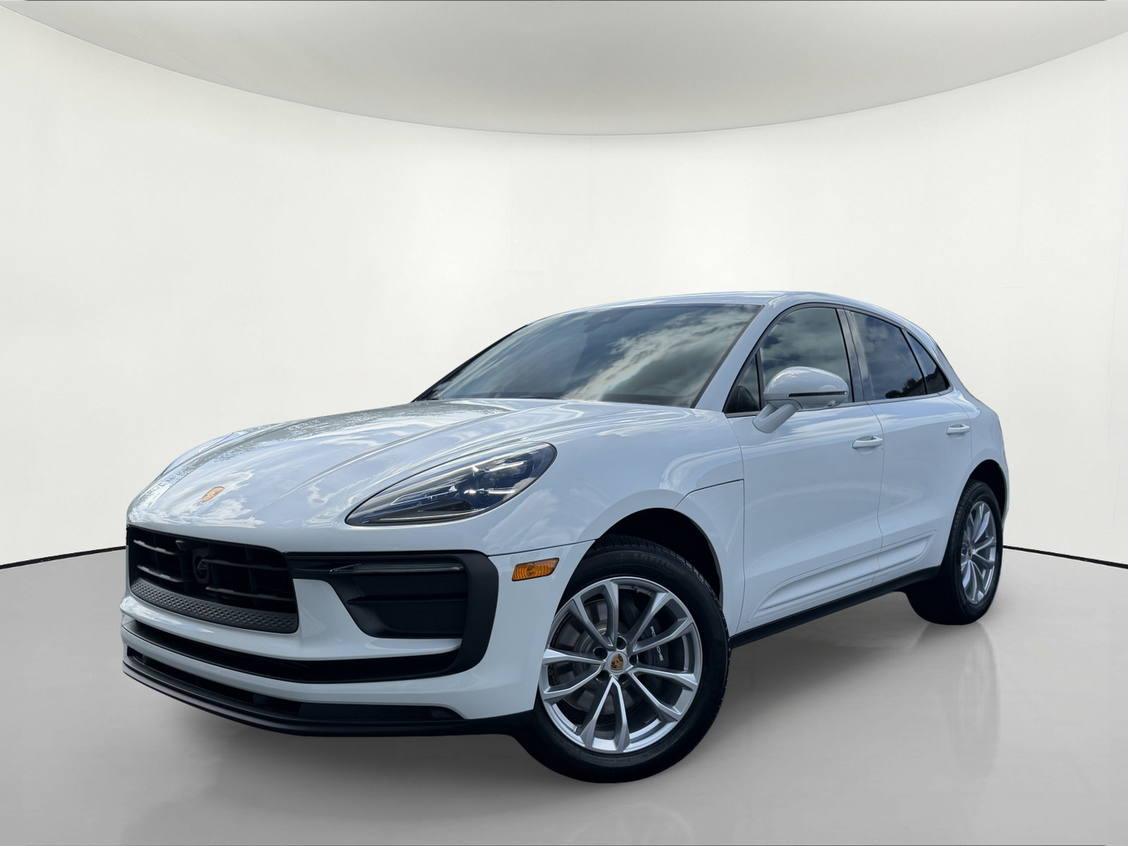 New 2026 Porsche Macan AWD/4WD image 1
