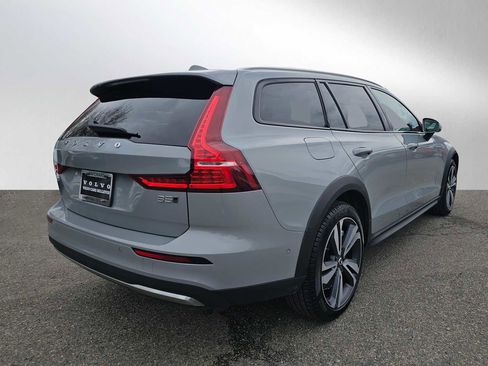 Certified 2025 Volvo V60 B5 Cross Country Plus image 3