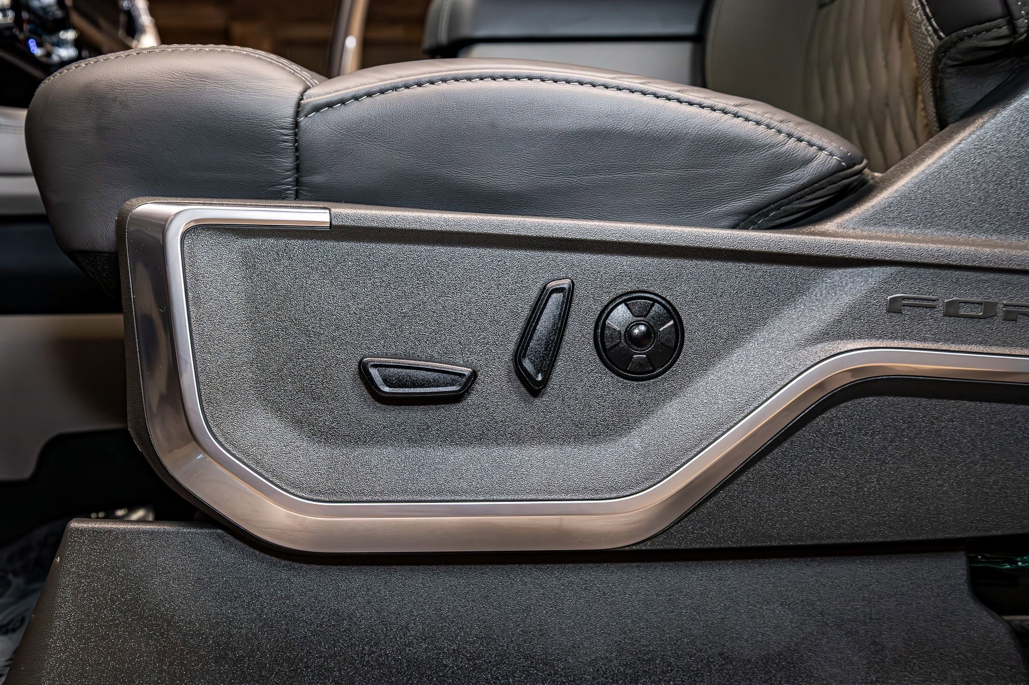 Used 2026 Ford F350 Platinum w/ Platinum Plus Package image 22