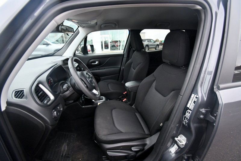 Used 2023 Jeep Renegade Latitude AWD/4WD image 14