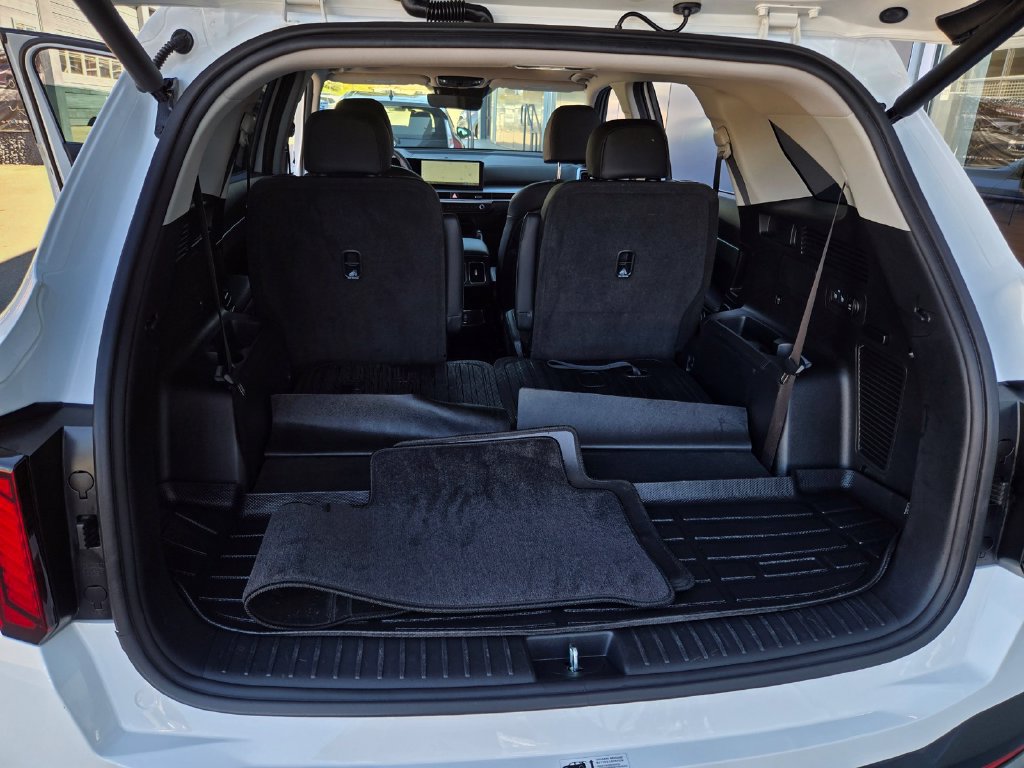 Used 2025 Kia Sorento EX w/ EX Panoramic Sunroof Package FWD image 36