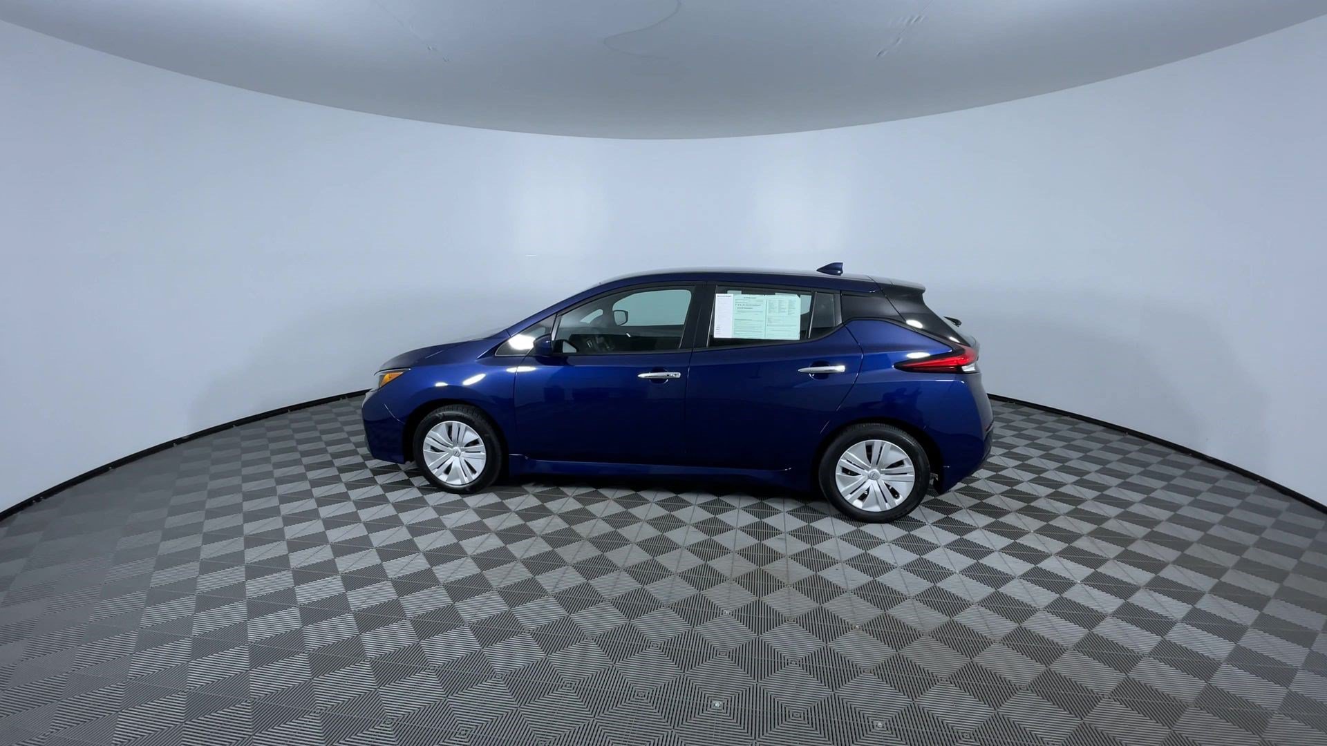 Certified 2025 Nissan Leaf S FWD image 6