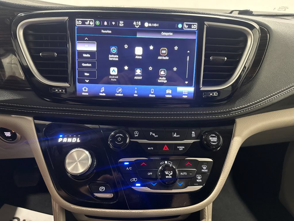Used 2024 Chrysler Pacifica Limited FWD image 14