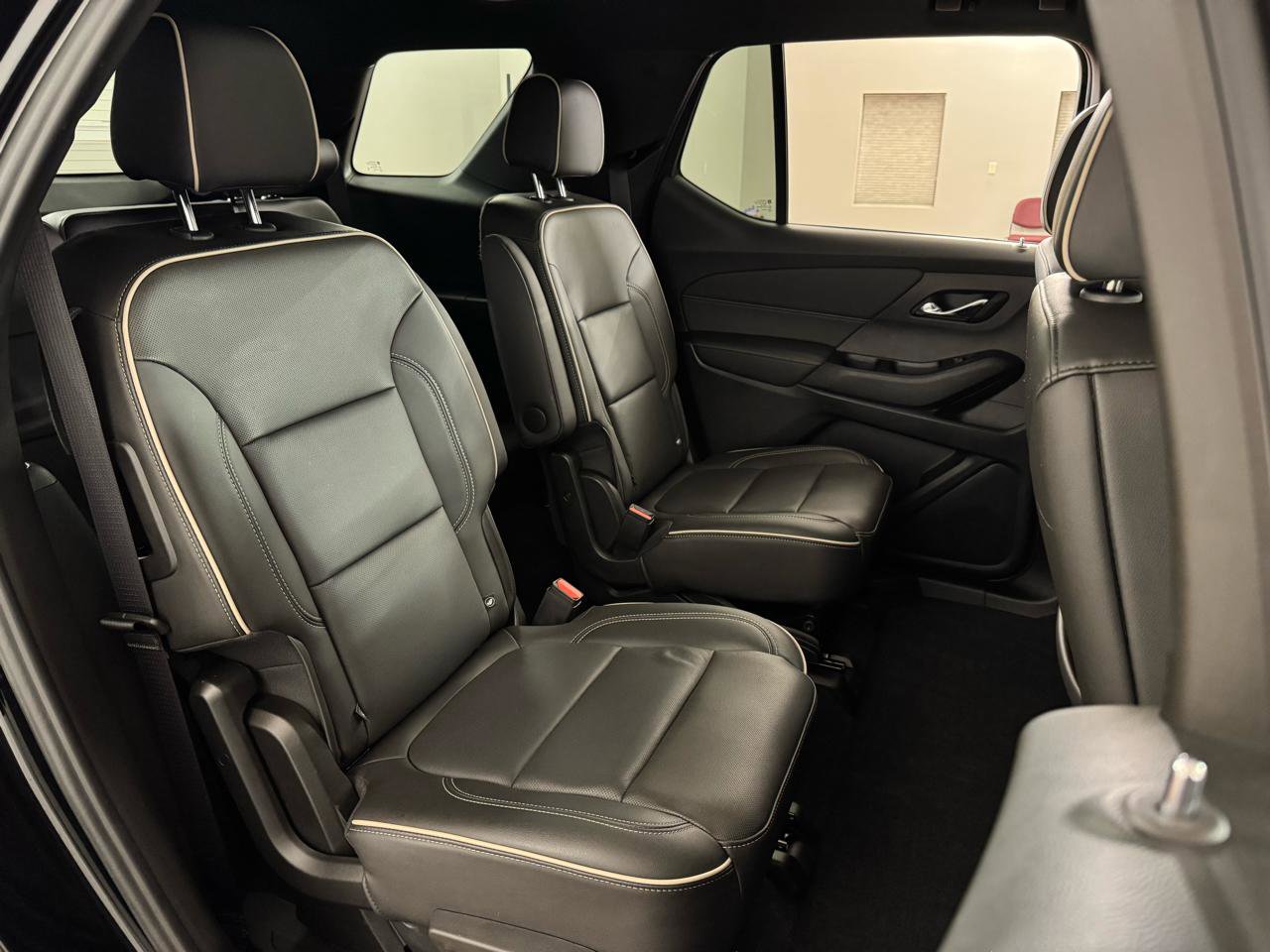 Used 2023 Chevrolet Traverse Premier w/ LPO, Floor Liner Package AWD/4WD image 42
