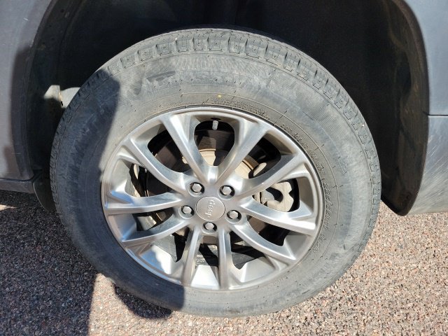Used 2019 Jeep Cherokee Latitude Plus w/ Comfort/Convenience Group AWD/4WD image 9