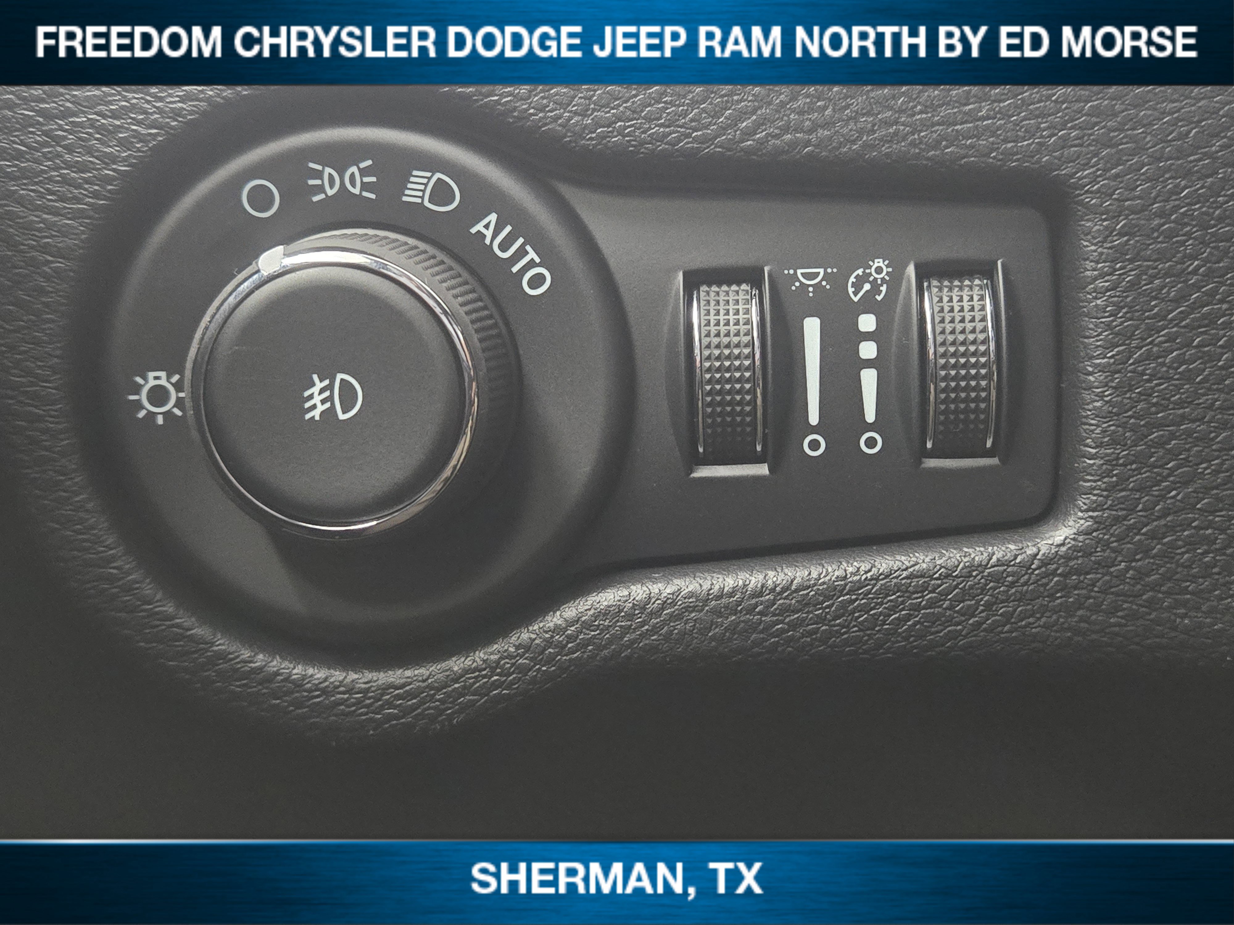 New 2026 Chrysler Pacifica Select image 16