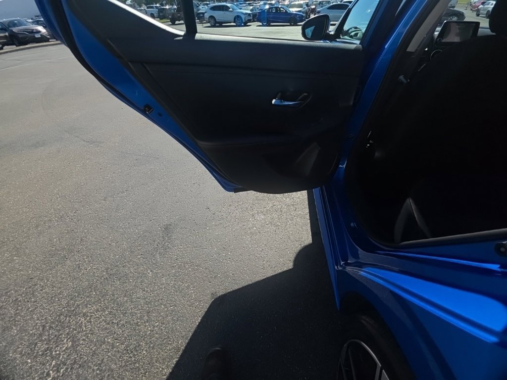 Used 2025 Nissan Sentra SR FWD image 25