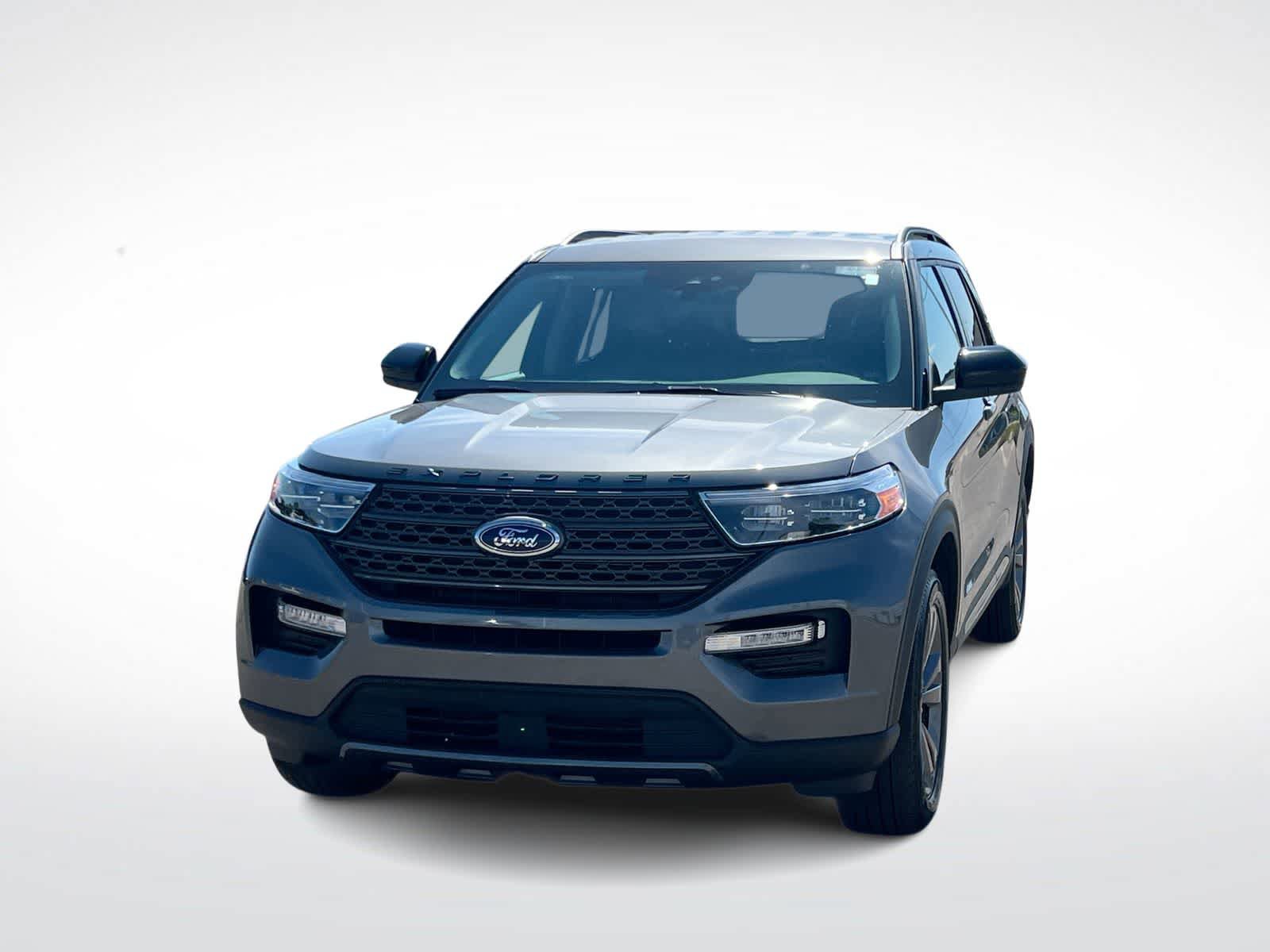 Used 2024 Ford Explorer XLT w/ Equipment Group 202A AWD/4WD image 3