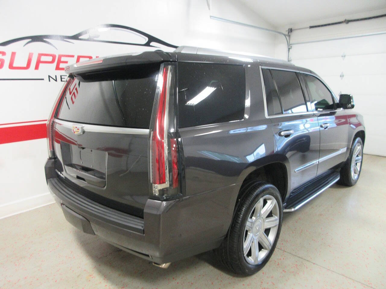 Used 2017 Cadillac Escalade Luxury AWD/4WD image 14