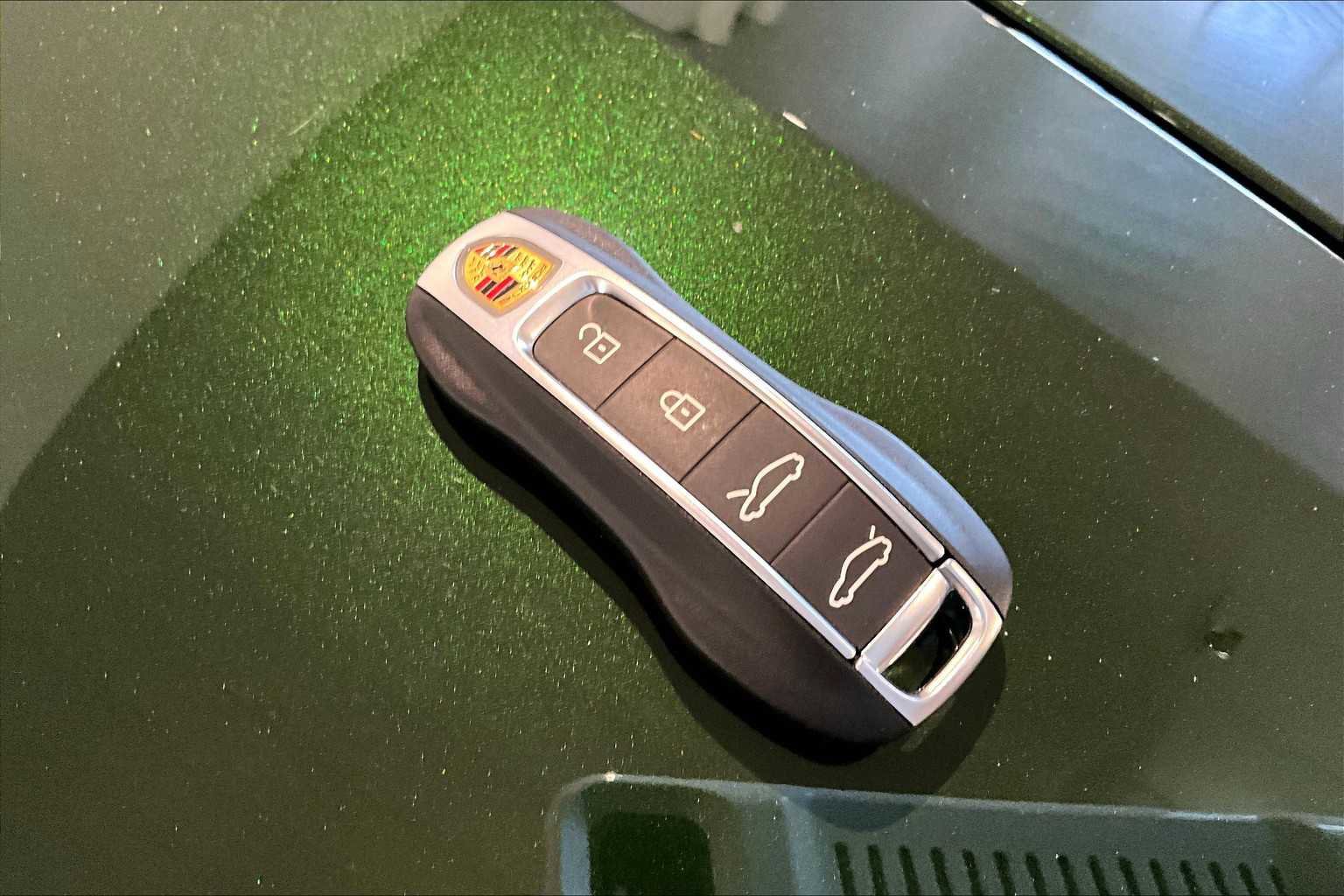 Used 2025 Porsche Taycan image 35