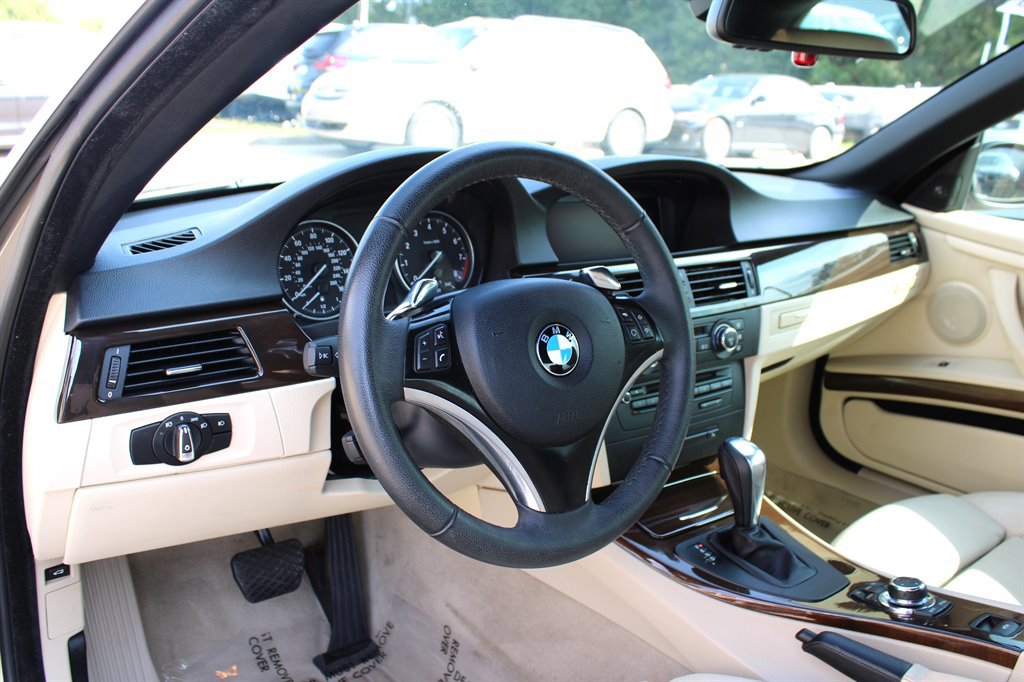 Used 2009 BMW 335i Convertible image 22