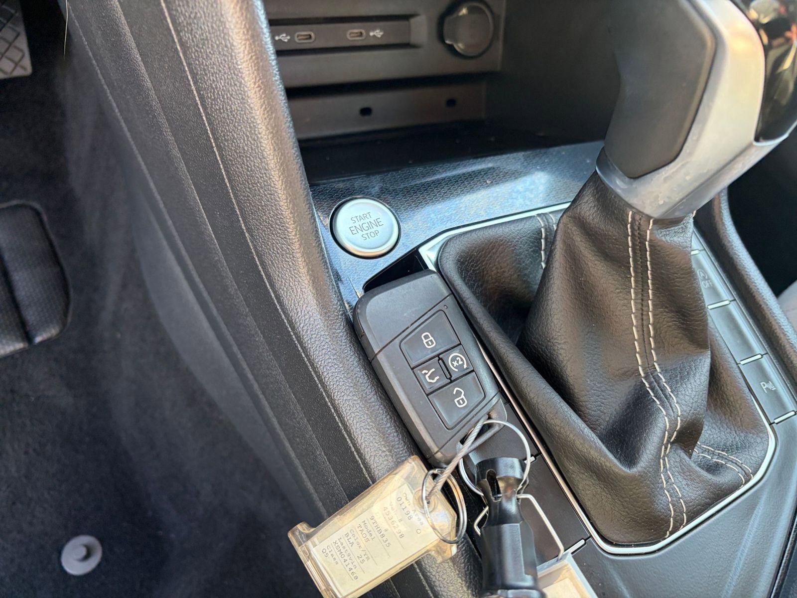 Used 2025 Volkswagen Taos SE image 25