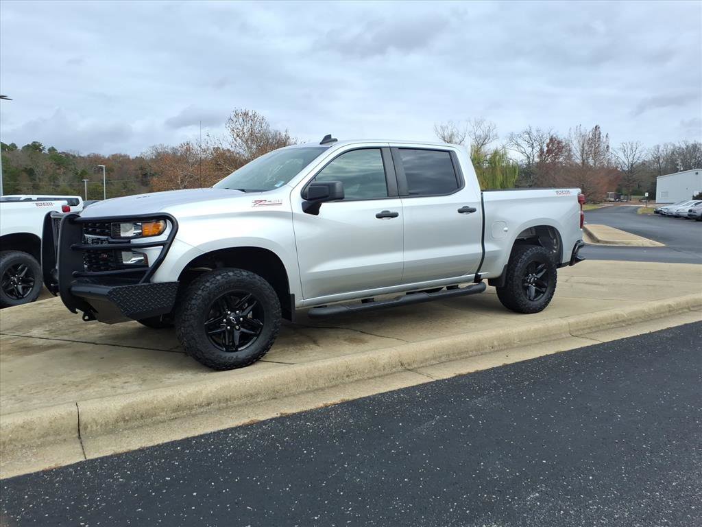 Used 2022 Chevrolet Silverado 1500 Custom Trail Boss w/ LPO, Dark Essentials Package AWD/4WD image 3